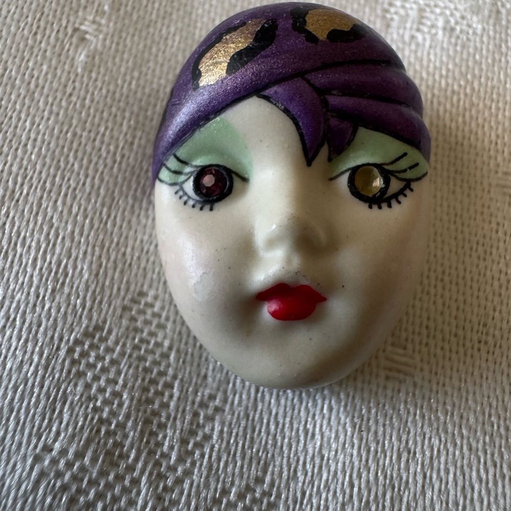 Vintage face pin brooch